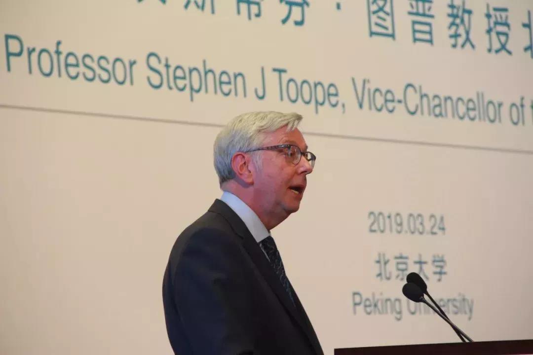 新浪新闻带头炒“冷饭” ——剑桥大学校长亲自辟谣 | 唯寻解读校长“参考指标”