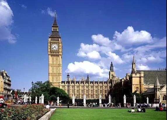 官宣！英国正式推出两年制本科学位，9月开始实施！